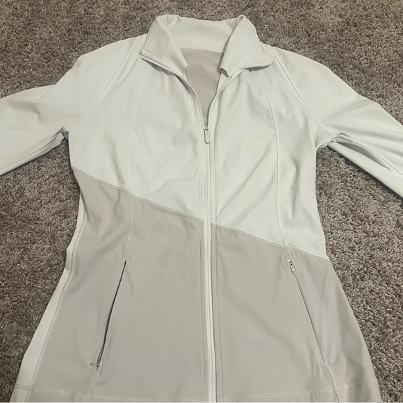 {Lululemon} Define Jacket Asymmetrical White & Taupe Size 6 - Picture 5 of 12